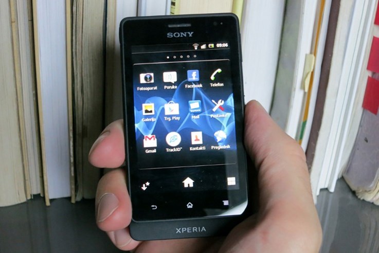 Sony Xperia GO (24).jpg
